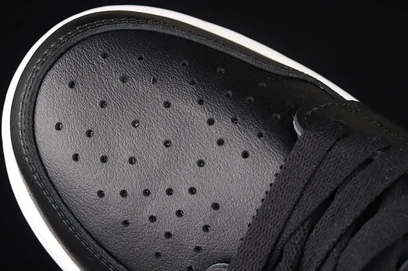 All categories Air Jordan Jordan series basketball shoes Air Jordan 1 High Air Jordan 1 Zoom CMFT AJ Joe 1 black and red color CT0979-006
